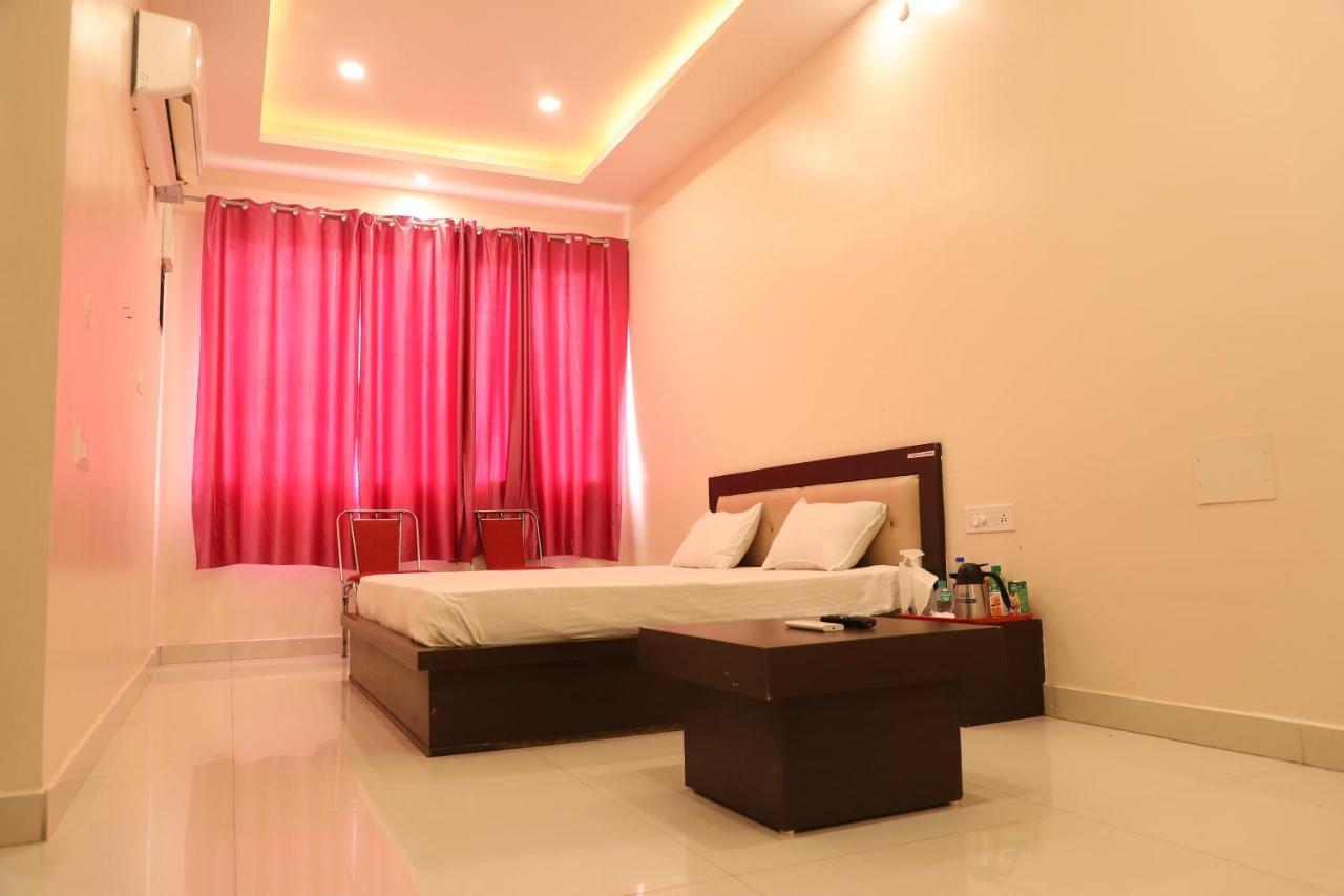 Hotel Shri Siddhivinayak Bina-Etawa Eksteriør bilde